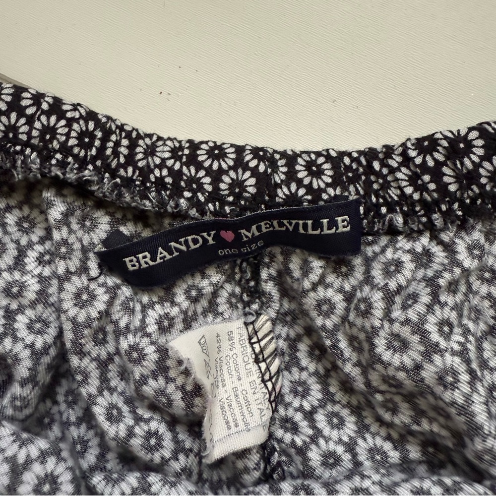 Brandy Melville Black and White Shorts - Picture 4 of 4
